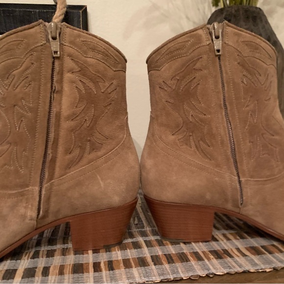SAINT LAURANT SUEDE BOOTIES - Picture 4 of 6